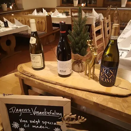 ホテル Pinzgauerhof - Inclusive Evening Dinner 3*