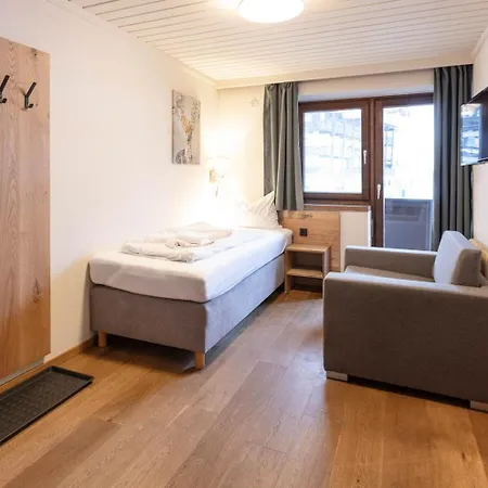 Pinzgauerhof - Inclusive Evening Dinner Saalbach-Hinterglemm