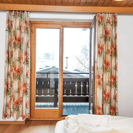 ホテル Pinzgauerhof - Inclusive Evening Dinner 3*