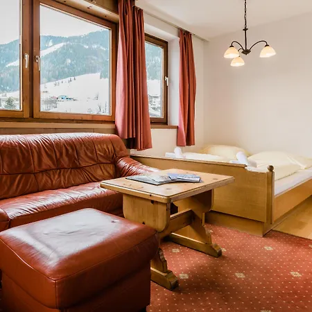 Pinzgauerhof - Inclusive Evening Dinner ホテル ザールバッハ・ヒンターグレム