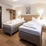 מלון Pinzgauerhof - Inclusive Evening Dinner 3*