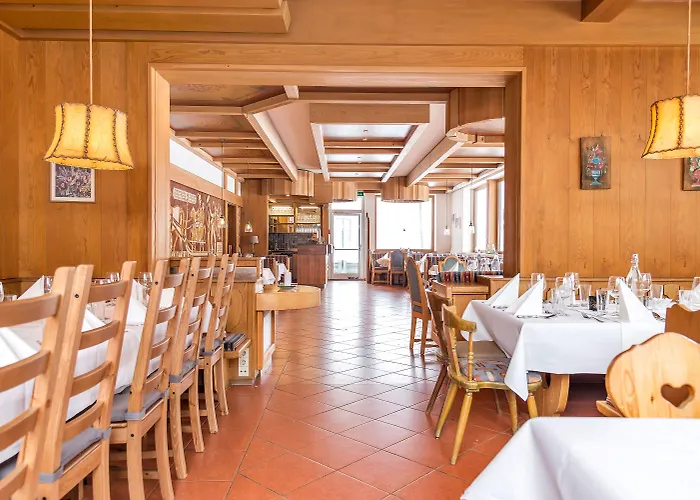 Pinzgauerhof - Inclusive Evening Dinner ホテル